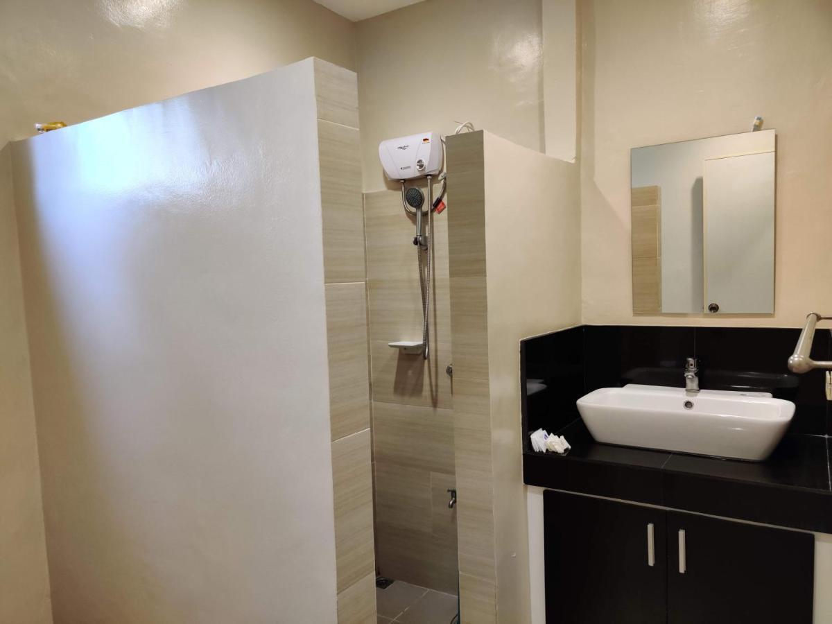Hotel Red Knight Gardens Davao City Esterno foto