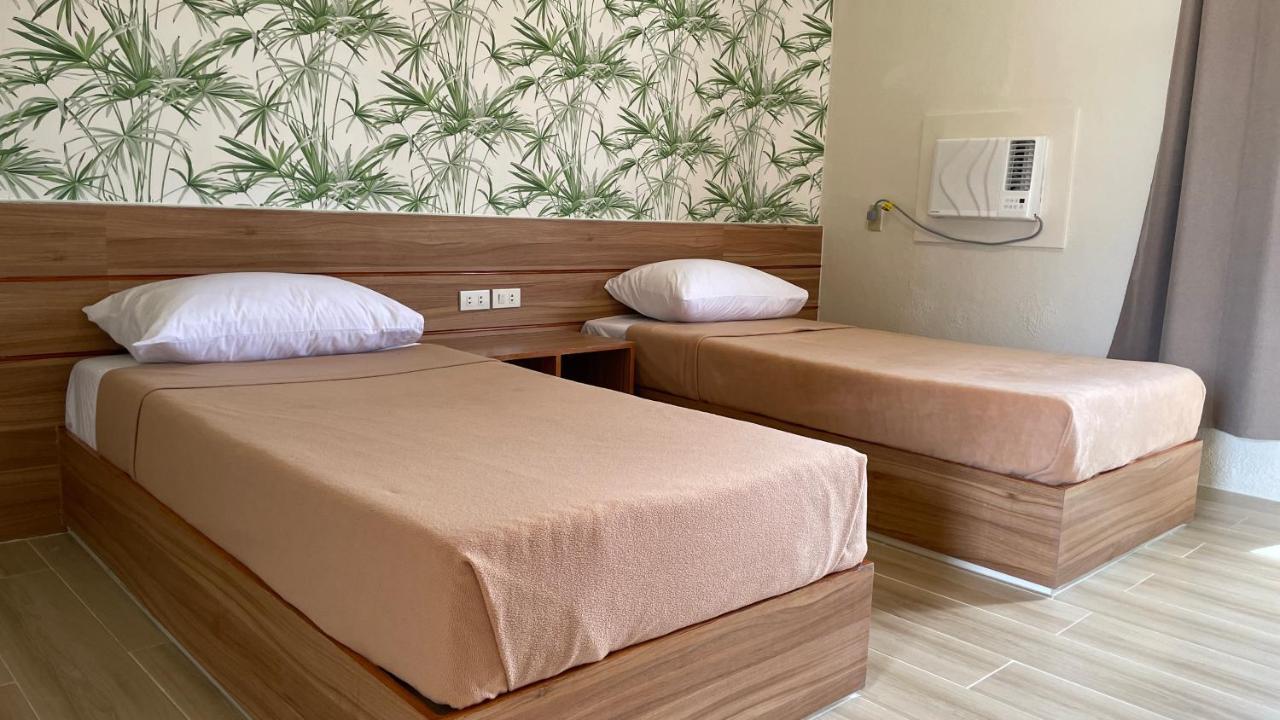 Hotel Red Knight Gardens Davao City Esterno foto