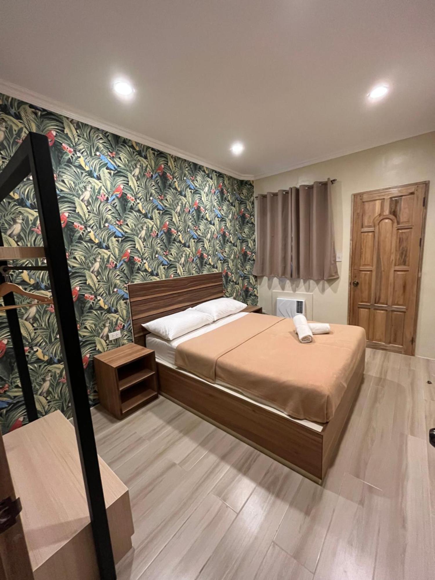 Hotel Red Knight Gardens Davao City Esterno foto