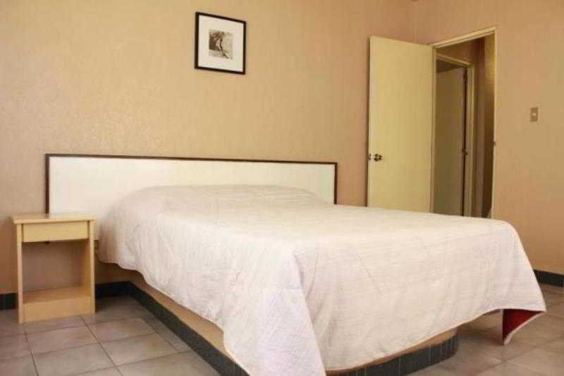 Hotel Red Knight Gardens Davao City Esterno foto