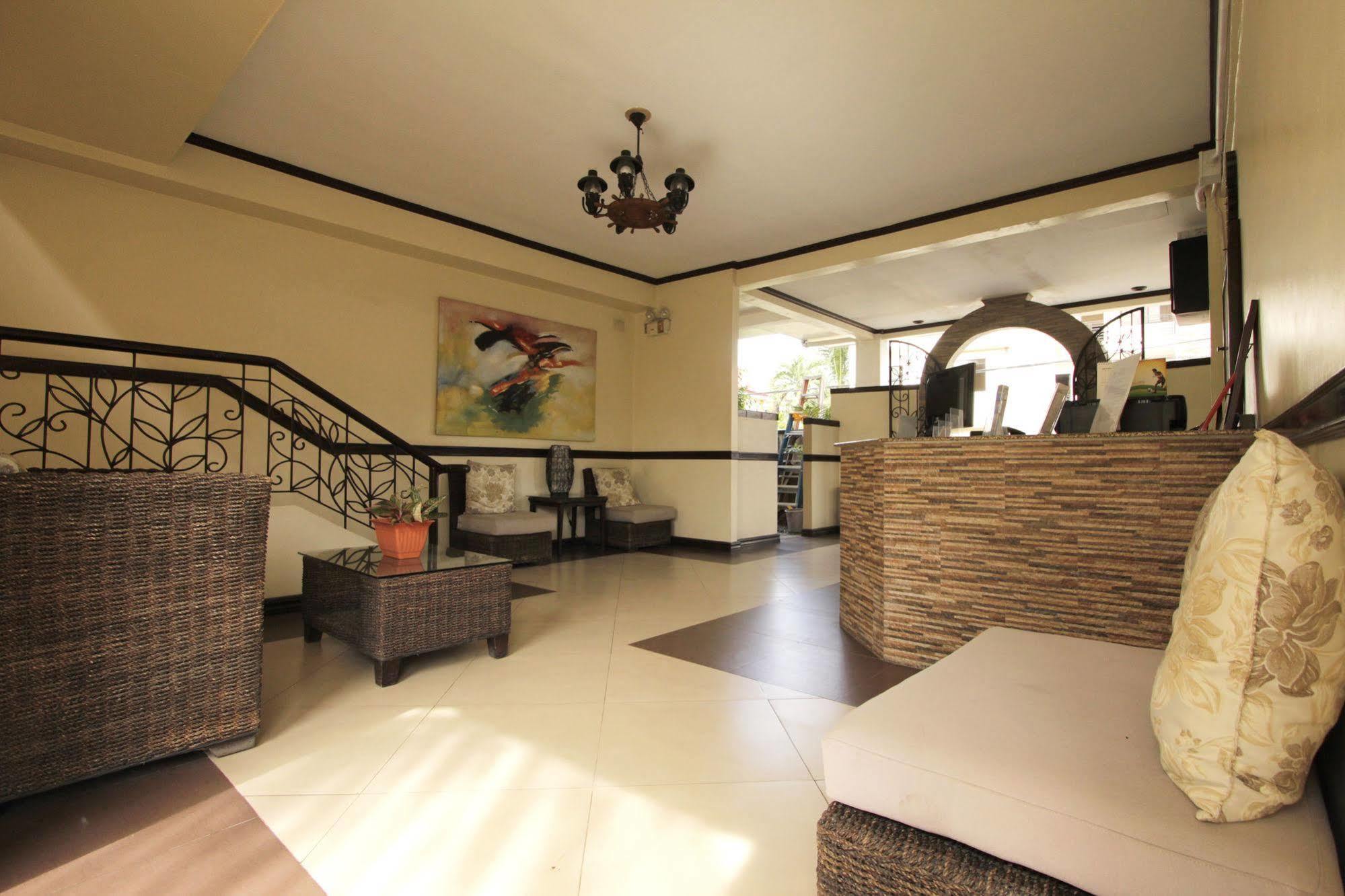 Hotel Red Knight Gardens Davao City Esterno foto