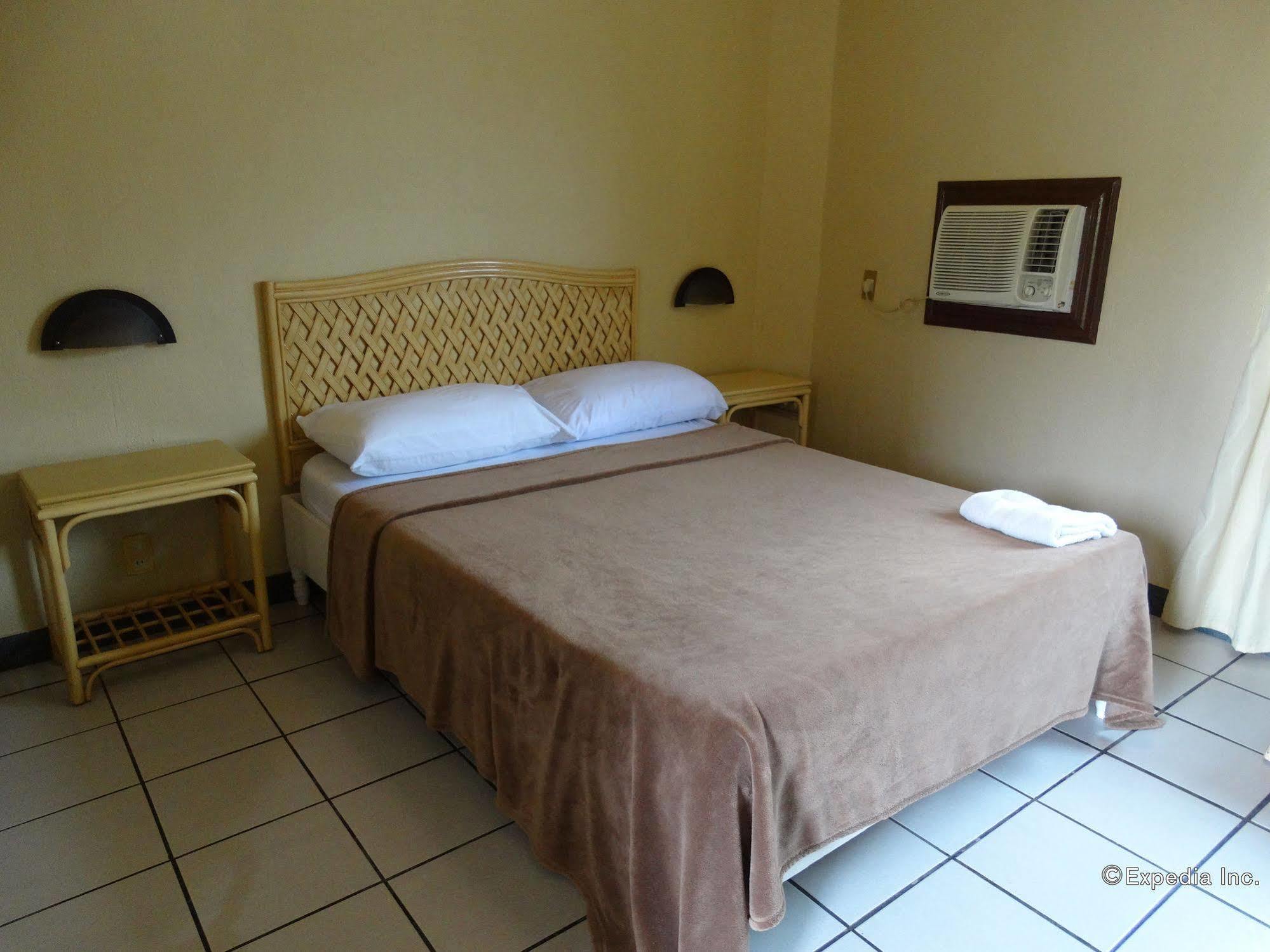 Hotel Red Knight Gardens Davao City Esterno foto