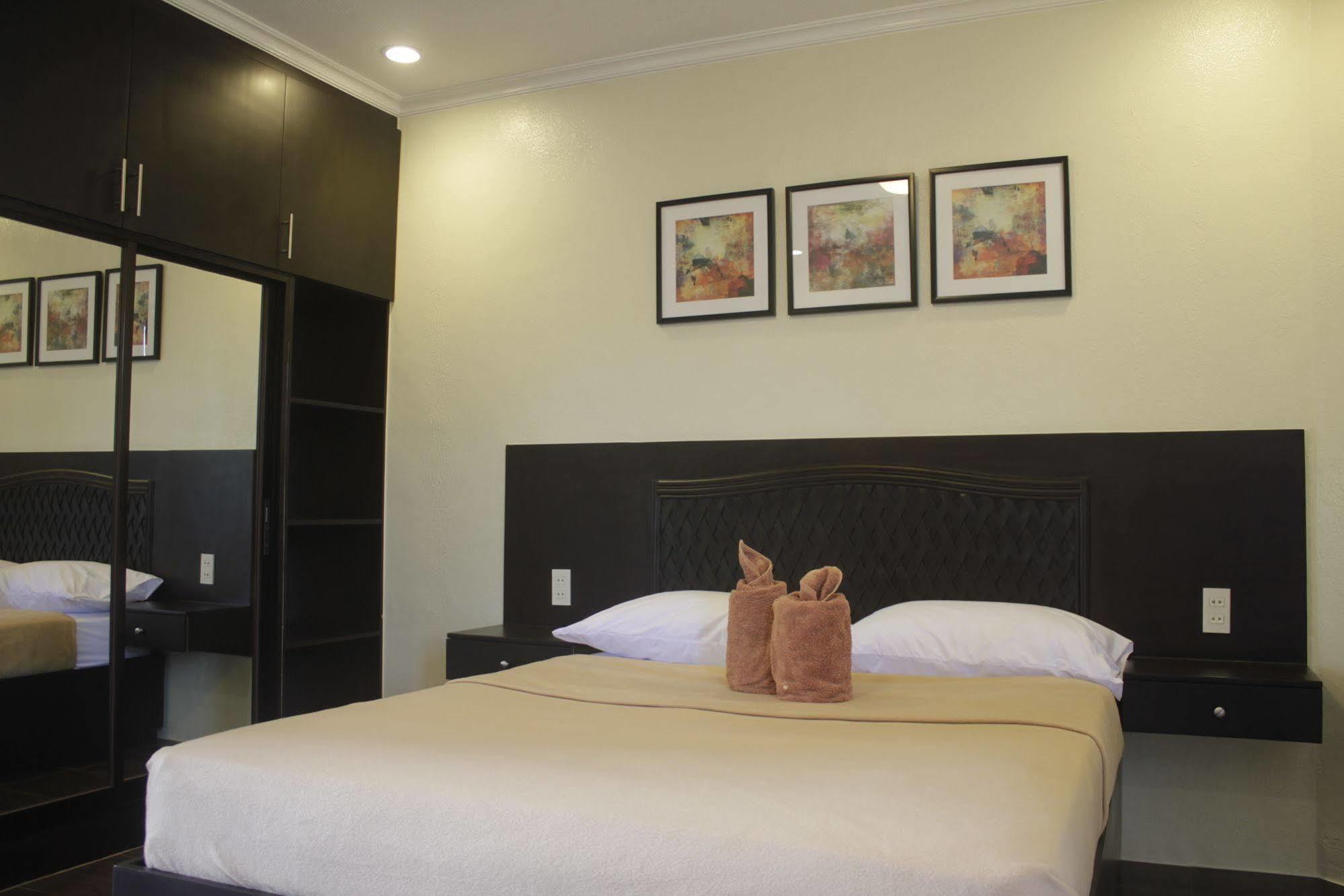 Hotel Red Knight Gardens Davao City Esterno foto