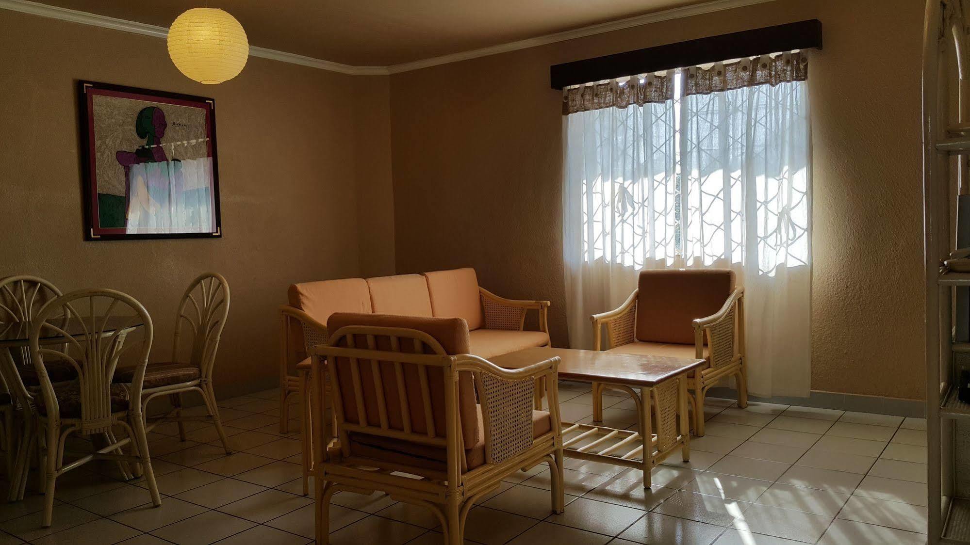 Hotel Red Knight Gardens Davao City Esterno foto